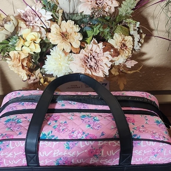 BETSEY JOHNSON LUV BETSEY JOHNSON WEEKENDER - Picture 5 of 6